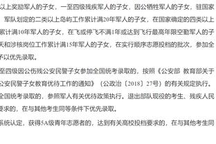 满足你们！布克晒最后争议瞬间截图 吧友：怎么不往前截一帧呢？